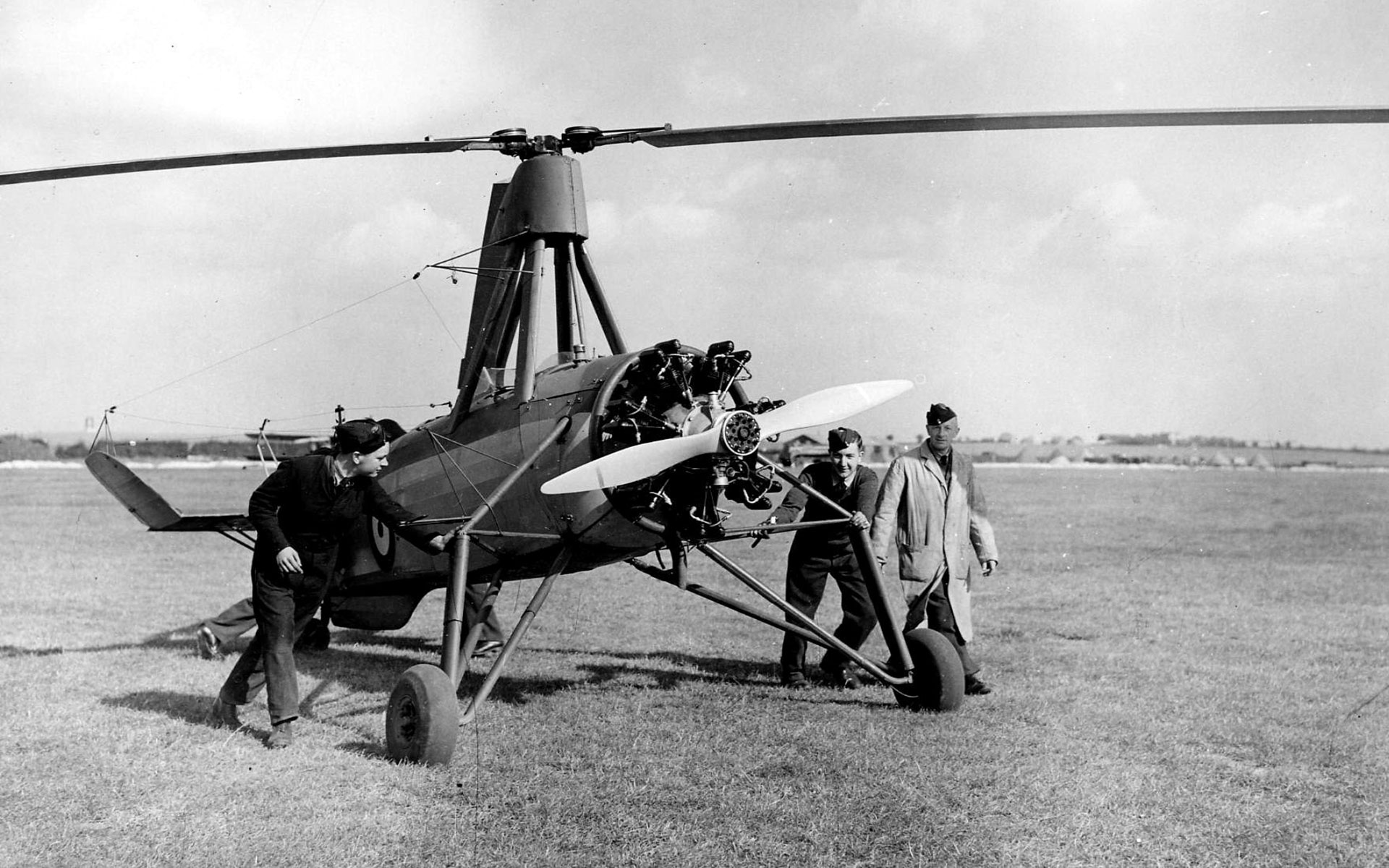 Avro Rota / Cierva C30 ready for take-off: left to right – Reggie Brie, Alan Marsh, Cyril Pullin (people's identity speculative) © Crown Copyright